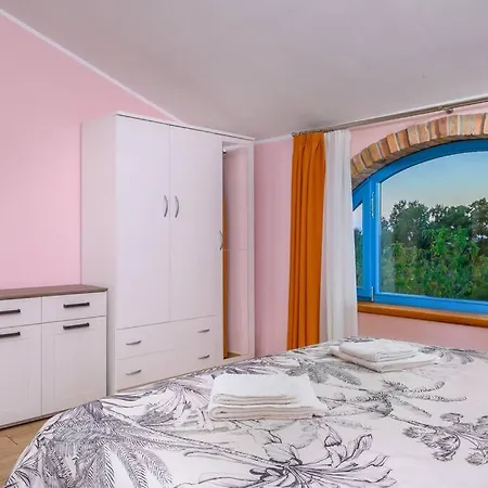 Βίλα Amalka By Istrialux Bibici