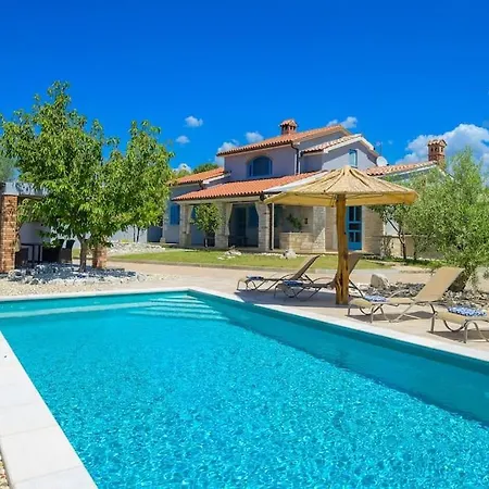 Amalka By Istrialux * Bibici